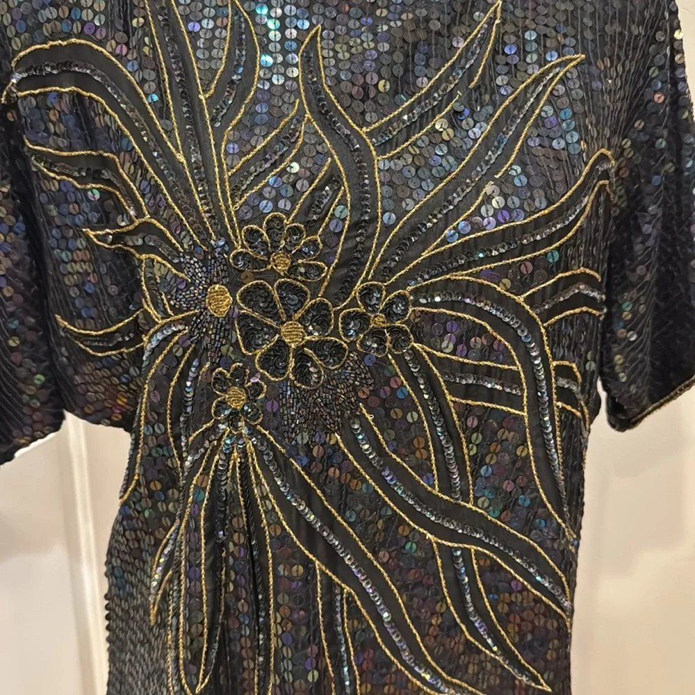 100% pure silk sequined blouses
Excellent condition - Picture 3 of 10